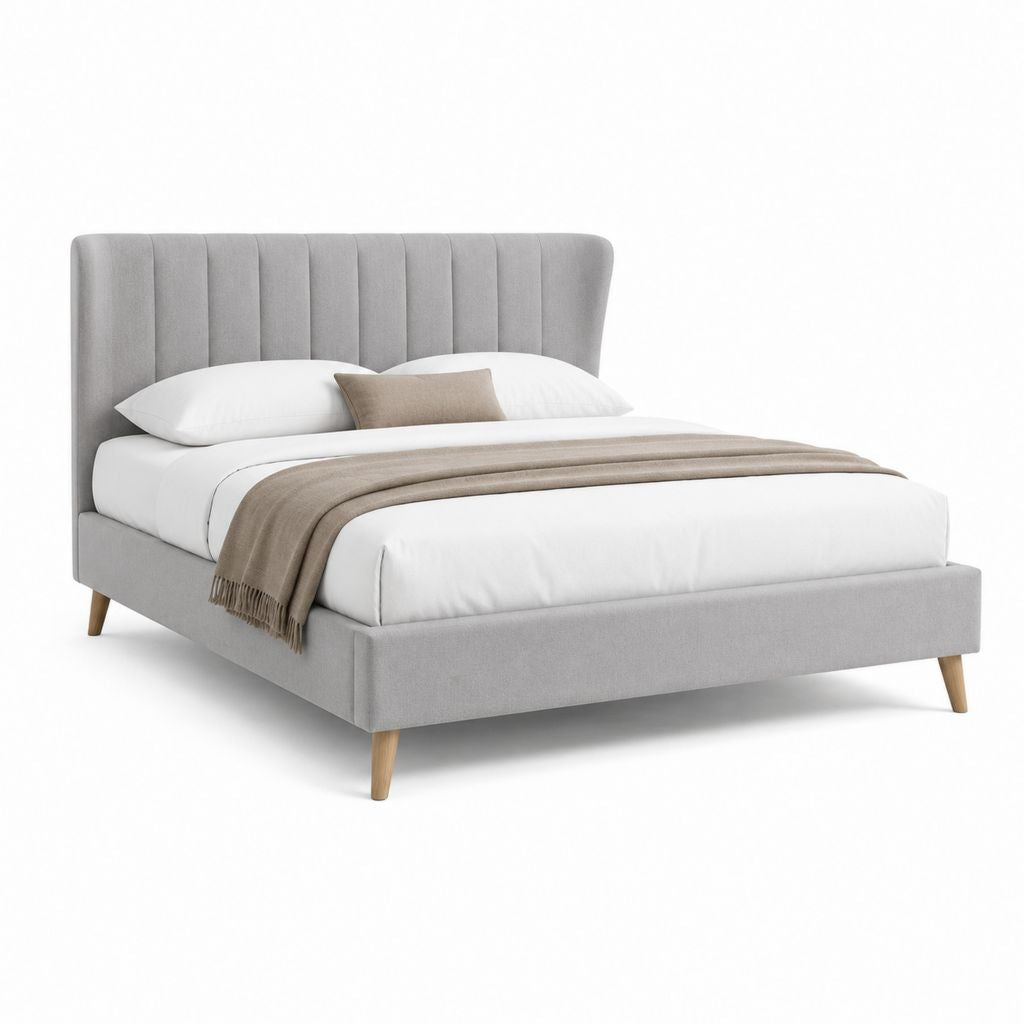 Letto matrimoniale imbottito grigio chiaro in poliestere con testiera scanalata 160 x 200 cm